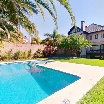 VENTA IMPORTANTE CASA en OLIVOS Lote Doble Frente