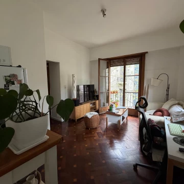 Departamento en venta de  2 ambientes al frente, super luminoso con balcón-Recoleta