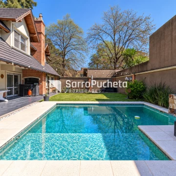 Venta casa 6 ambientes con pileta en Castelar Norte
