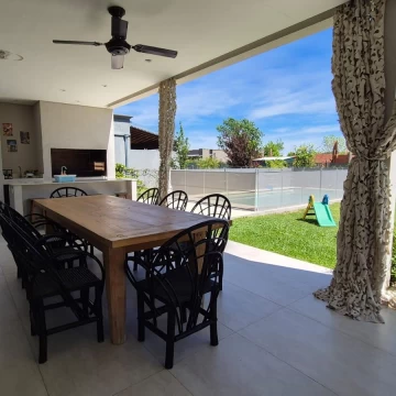 ALQUILER VERANO Casa con Pileta en El Canton Golf