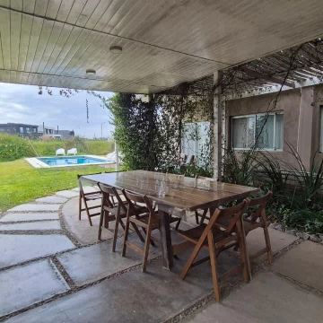 Casa en ALQUILER diciembre y enero El Canton Golf con piscina y jardin