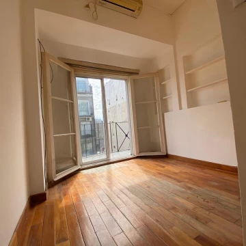 Venta departamento monoambiente con balcón en Recoleta