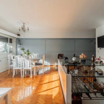 Departamento tipo Duplex de 4 ambientes al contrafrente sobre avenida Salvador M. del Carril - Devoto
