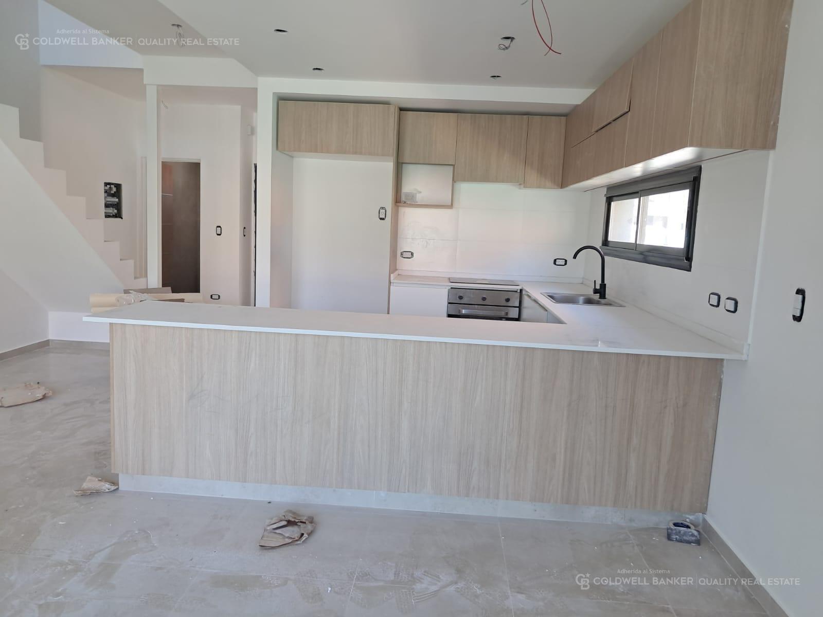 COCINA CON BARRA