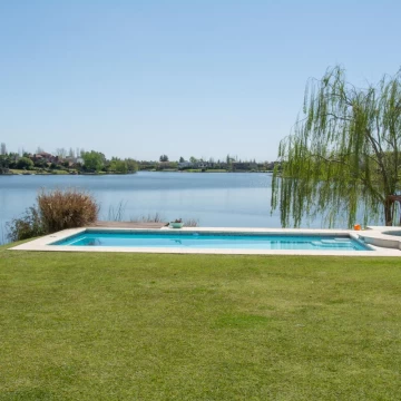 Casa en alquiler verano 2027,  4 dormitorios en Santa Bárbara, a la laguna excelente