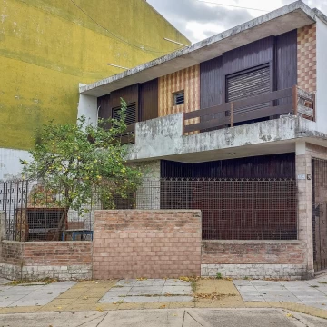 Casa en esquina | 3 dormitorios, garage y terraza | Nueva Pompeya