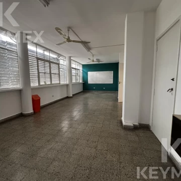 Oficina en alquiler - Zona Plaza Moreno La Plata