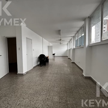 Oficina en alquiler - Zona Plaza Moreno La Plata