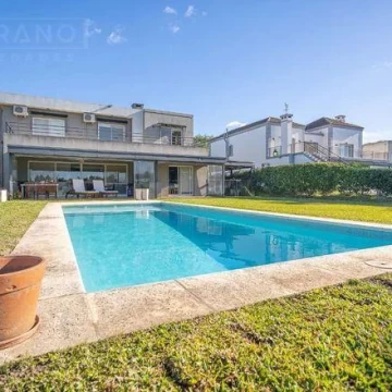 Casa en venta al golf en San Isidro Labrador 