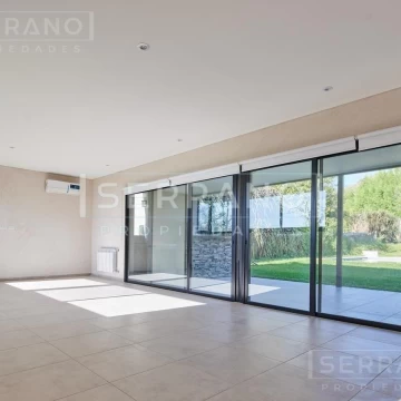 Venta casa 3 dormitorios con pileta en el barrio nautico El Cazal, Escobar