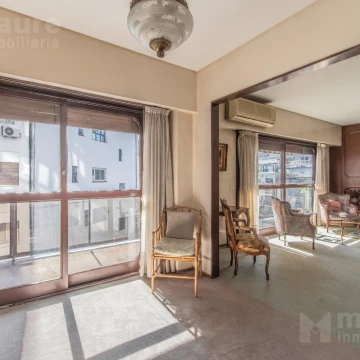 Semipiso 3 ambientes en venta con cochera fija piso 12 en Torre Belgrano
