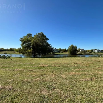 Venta lote al agua de 920m2 en el Cazal, Escobar