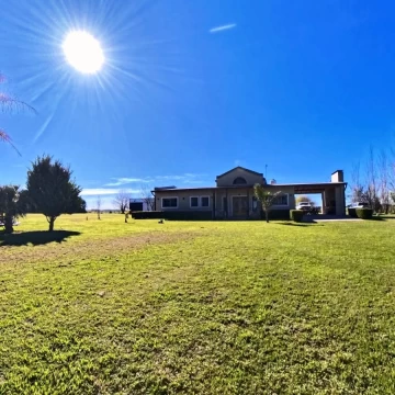 Quinta SEMI NUEVA de 6 Hectáreas con Casa de 3 Dormitorios y Galpón - Cercano a Ruta 8
