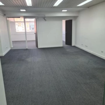 Oficina al frente en alquiler en Barrio Norte Recepción, sala de trabajo 2 despachos 3 baños Cochera