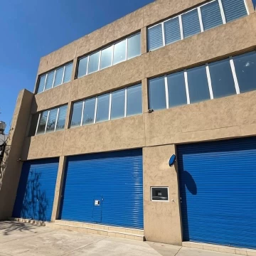 Venta Oficinas en dos plantas mas local y gran deposito, Parque Patricios