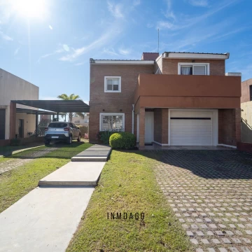 Casa en 2 plantas | 3 dormitorios | Los Aromas – Valle Escondido