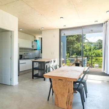 Alquiler de temporada Casa de 3 dormitorios A 100 mts del Mar, Playa Mansa, Pinares Punta del Este