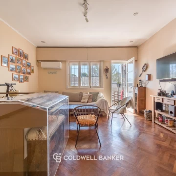 PH en venta 4 ambientes en Olivos con balcón al frente