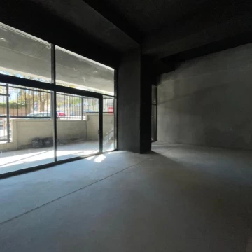 Alquiler y venta local comercial zona la perla Royal Park