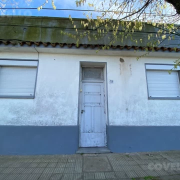 Casa para reciclar, excelente ubicación y potencial 