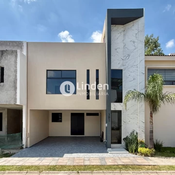 CASA EN VENTA EN FRACCIONAMIENTO ARBORETO, ZONA FORJADORES