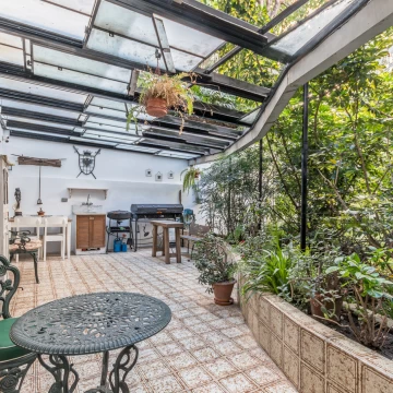 DEPARTAMENTO DE 3 AMBIENTES CON DEPENDENCIA. COCHERA Y PATIO. PALERMO