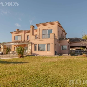 Casa en Estancias del Pilar. Pilar
