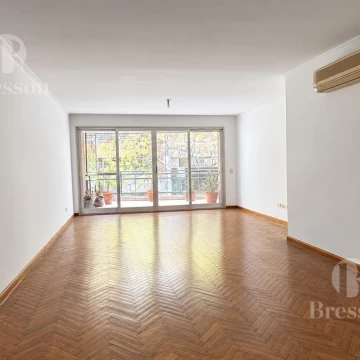 Departamento de 4 ambientes con cochera