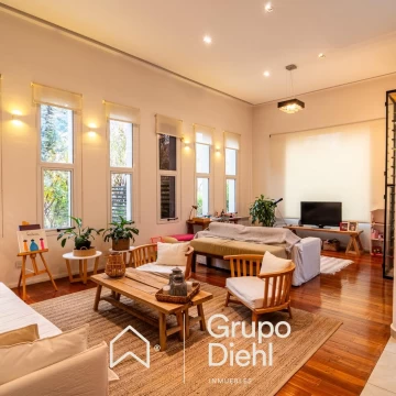 Casa central, funcional y moderna EN VENTA en Lomas de La Carolina