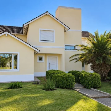 Casa de 3 dormitorios en alquiler en Valle Escondido