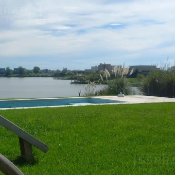 Venta Casa 4 ambientes parrilla y pileta San Sebastian a la Laguna