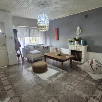 Casa en Venta 2 Dormitorios con Garaje, Patio y Parrilla – Villa Muñiz, Bahía Blanca