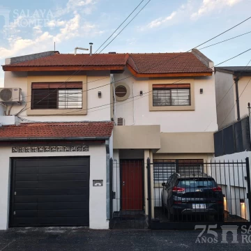 Casa en Venta  dos plantas,  4ambientes actualizada  3 dormitorios Florida Oeste