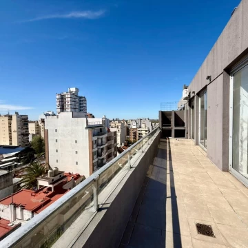 Venta 2 ambientes suite toilette balcón terraza parrilla propia amenities Flores