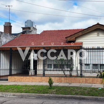 VENTA DE CASA 4 AMBIENTES, CASTELAR