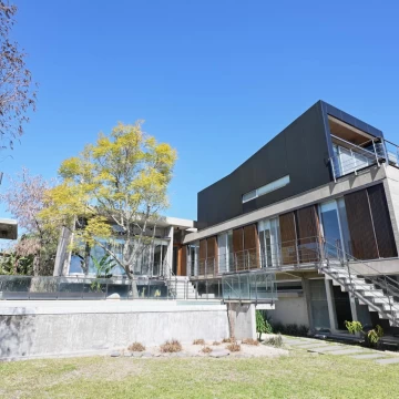 Venta casa 8 ambientes Santa Catalina Tigre