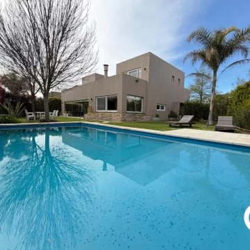 Casa en alquiler / venta - Ayres Plaza - Pilar