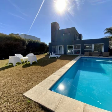 San Sebastian Barrio Privado - Casa De 4 Dormitorios En Venta - Funes
