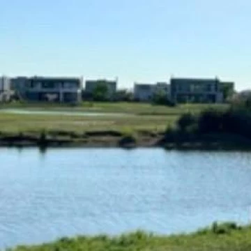 Terreno en venta a la laguna en El Cantón. Barrio Islas
