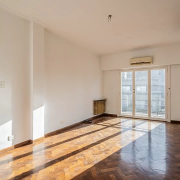 VENTA 3 ambientes en piso alto en Cañitas