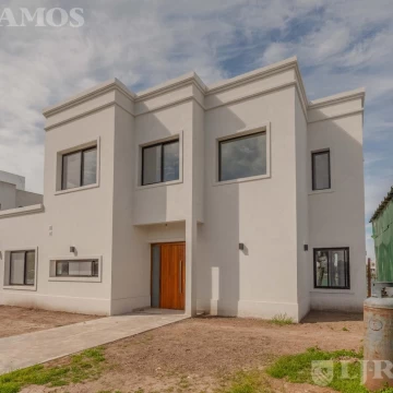 Casa en Venta a Estrenar AL LAGO Canton Norte PG