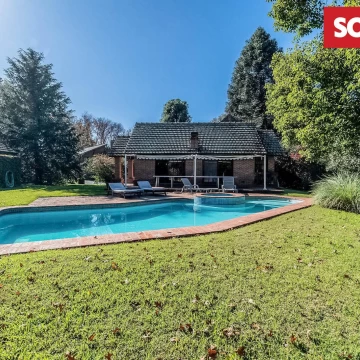 Casa en Venta de 4 ambientes con depemdencia y Quincho cerrado aparte con vista ala pileta 