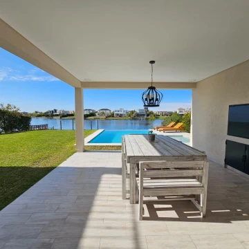 ALQUILER TEMPORARIO - Casa a la Laguna en Villanueva