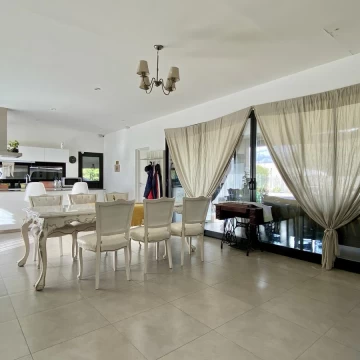 Casa en Venta en Barrio Santa Emilia - Pilar del Este - Con Piscina