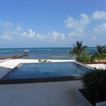Departamento en venta frente a la playa en condominio de lujo Zona Hotelera Canc