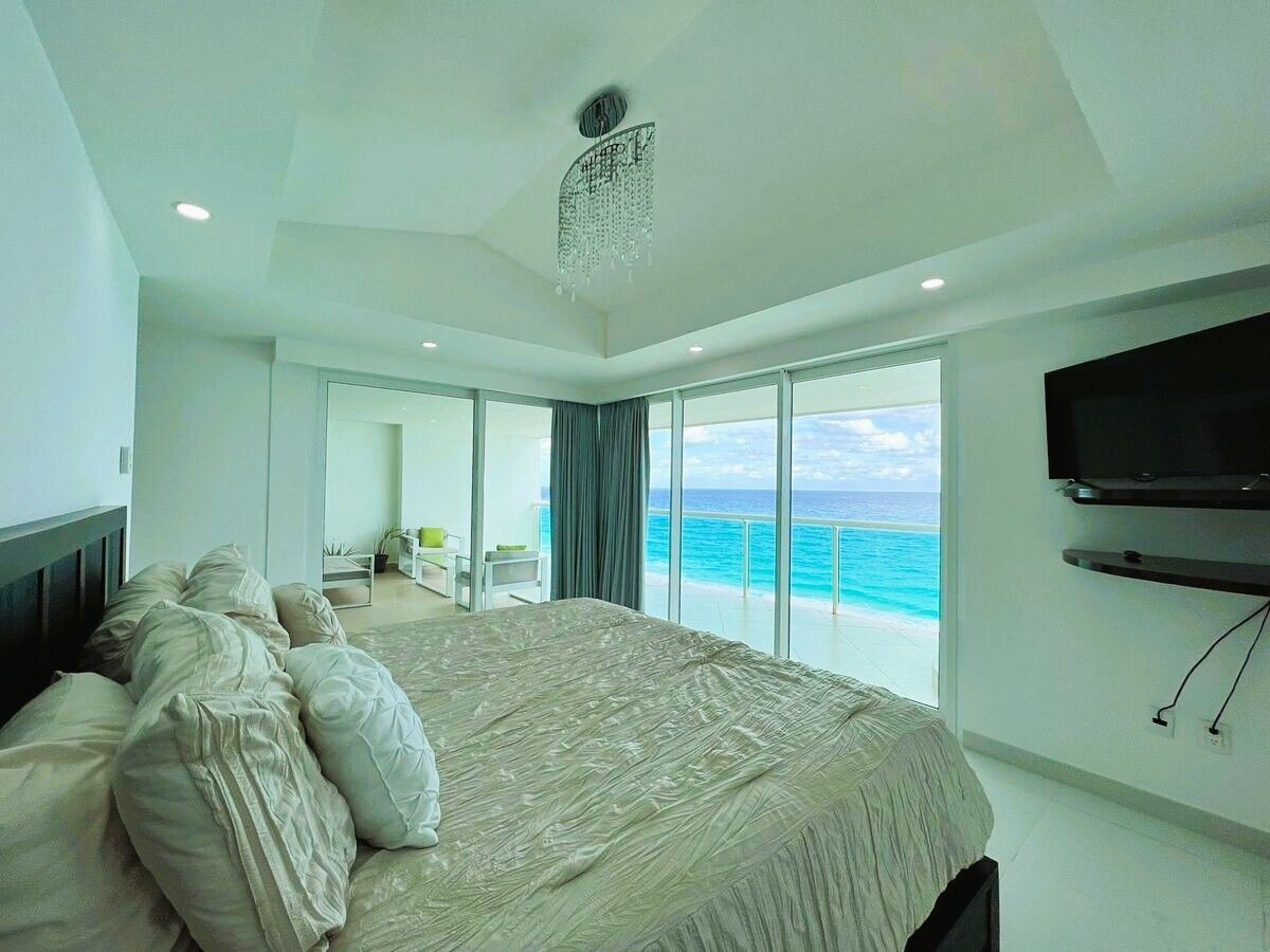 RECAMARA CON TERRAZA Y VISTA AL MAR