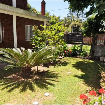 Venta casa Don Torcuato 4 ambientes con jardín