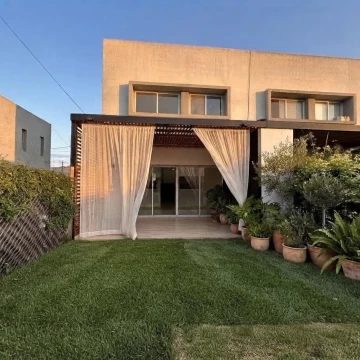DUPLEX EN VENTA 2 Dormitorios CITY BELL 458 E/ 28 Y 28 BIS