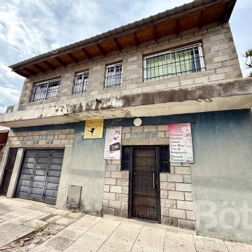 Venta casa con gimnasio y centro de estetica
