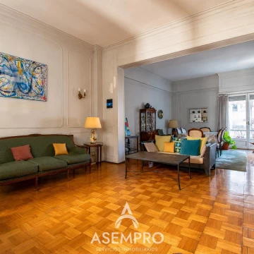 Venta Departamento Piso 6 ambientes en Almagro con Cochera al Frente